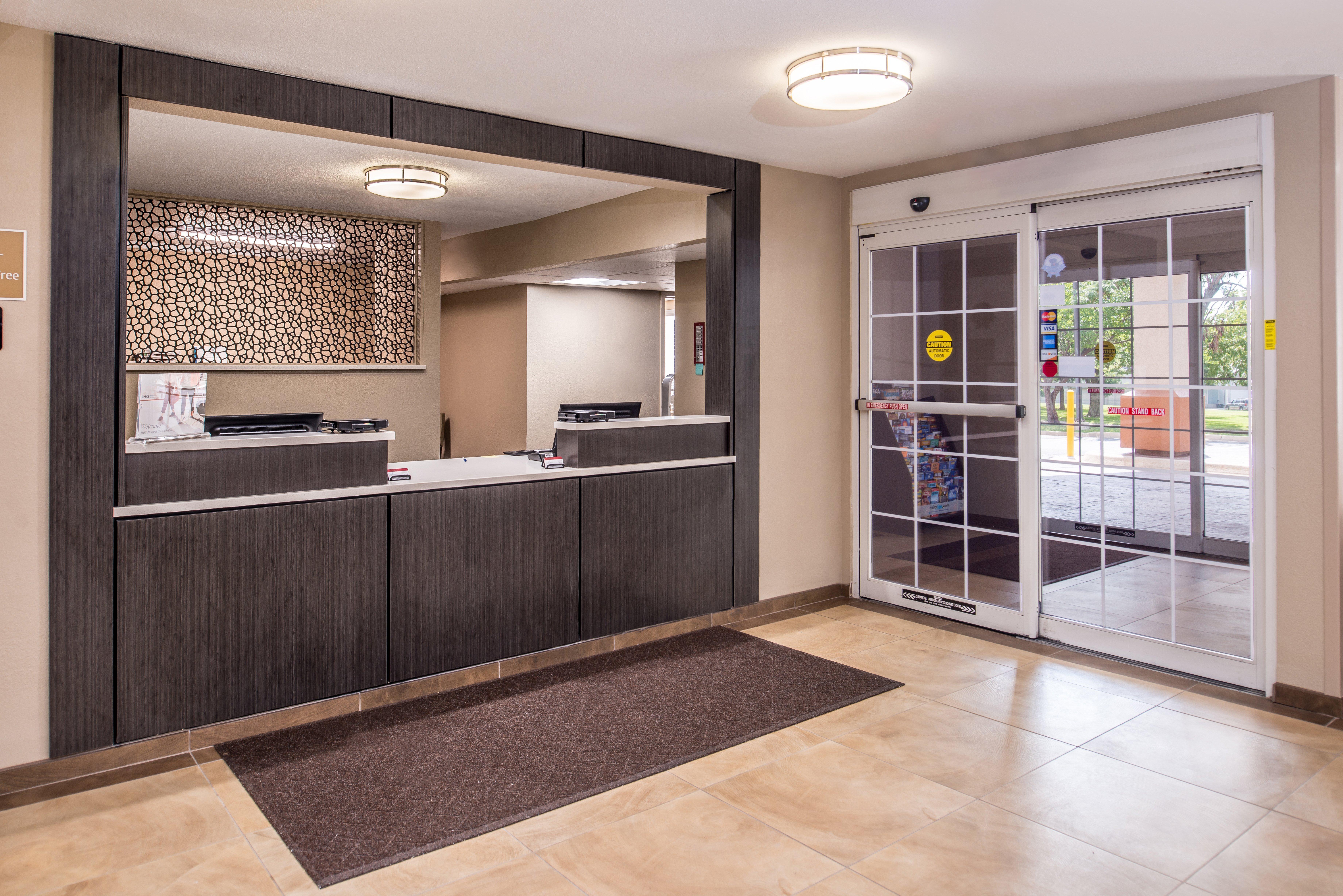 Candlewood Suites - Topeka West By Ihg Dış mekan fotoğraf